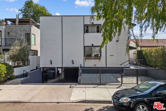 Building Photo - 628 Huntley Dr