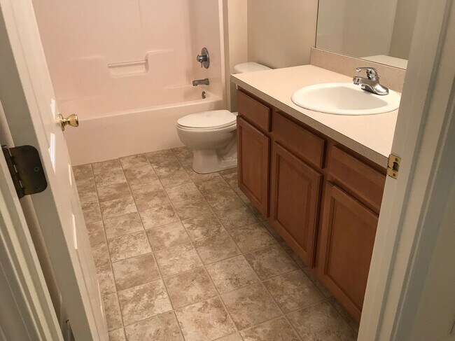 Building Photo - 2642 Hidden Creek Dr
