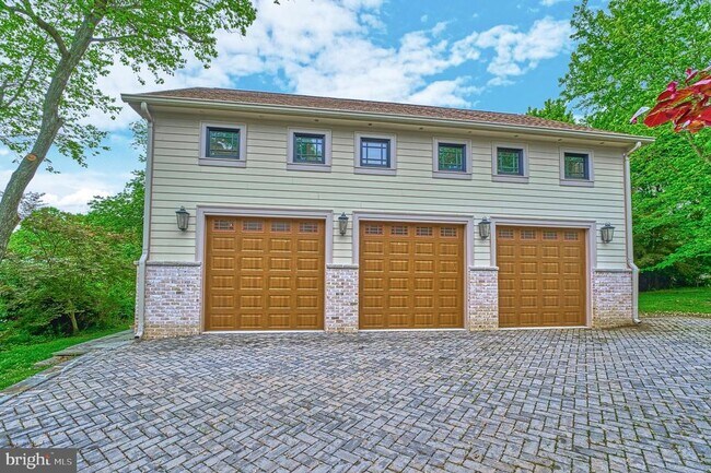 Building Photo - 6506 Divine St