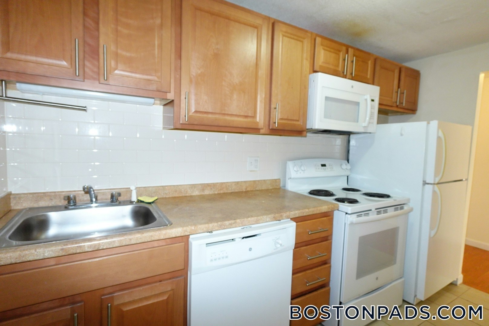 Building Photo - 122 Dustin St