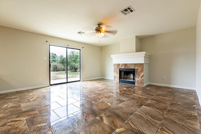 Building Photo - 219 Cottontail Dr