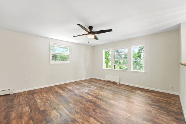 Building Photo - 40 Grand St