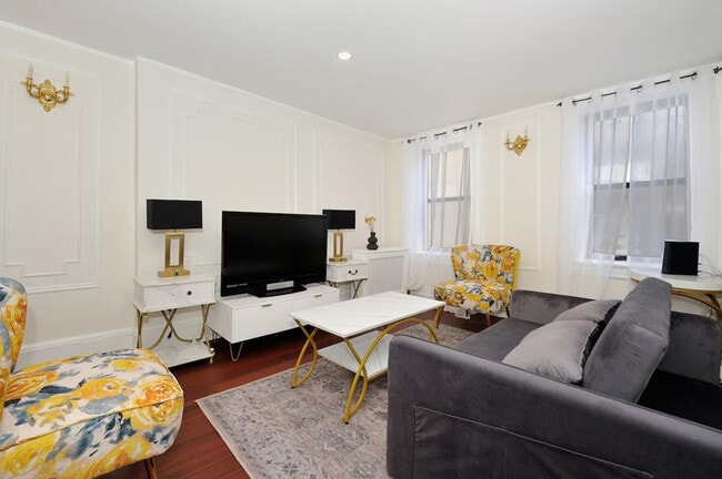 Primary Photo - 199 Centre St