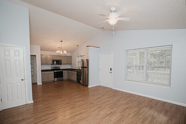 Building Photo - Charming 3 bed, 2 bath Mt. Pleasant Rental