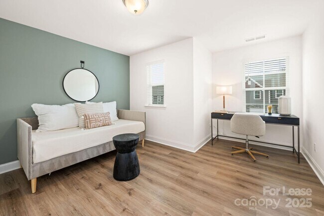 Building Photo - 3308 Glade Dr