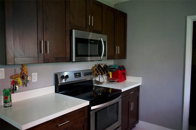 Building Photo - 11150 Peachtree Dr