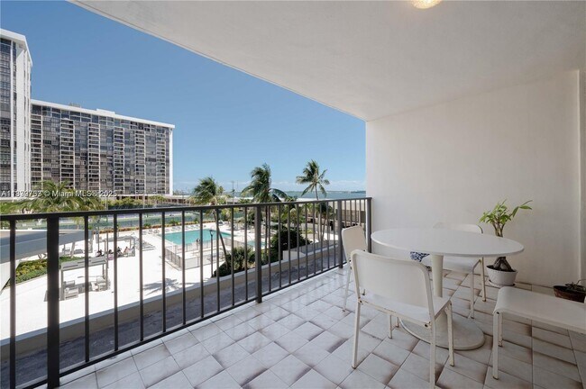 Building Photo - 1925 Brickell Ave