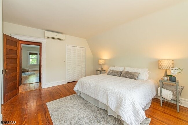 Building Photo - 207 Hillside Ave