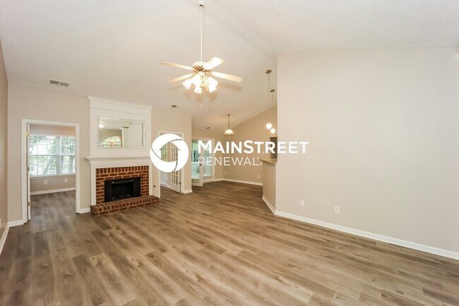 Building Photo - 3 Bedroom Pet-Friendly Home in Atlanta, GA with Main Street Renewal