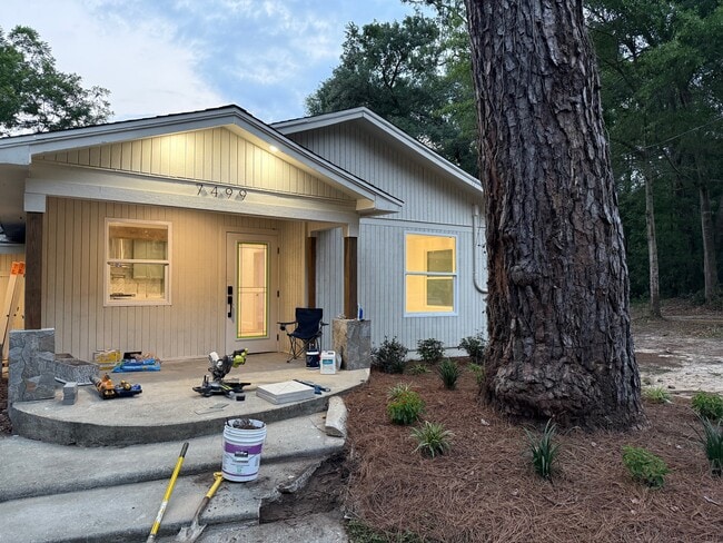 Building Photo - 7499 Pinehill Rd