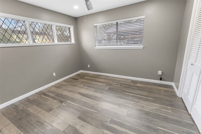 Building Photo - 302 Shadow Creek Dr