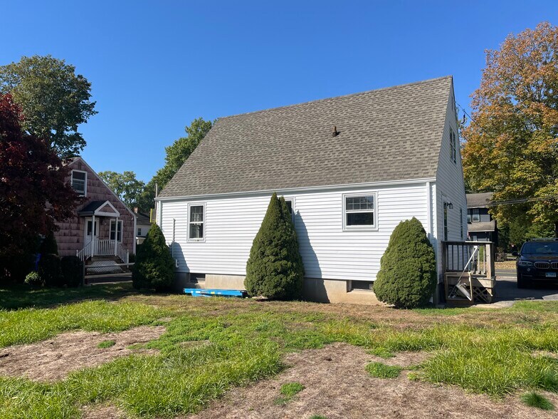 Building Photo - 40 Main St