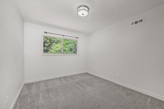 Building Photo - Private pool oasis!