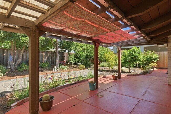 Building Photo - 3BD/1B Single Family Home - Zen Garden!