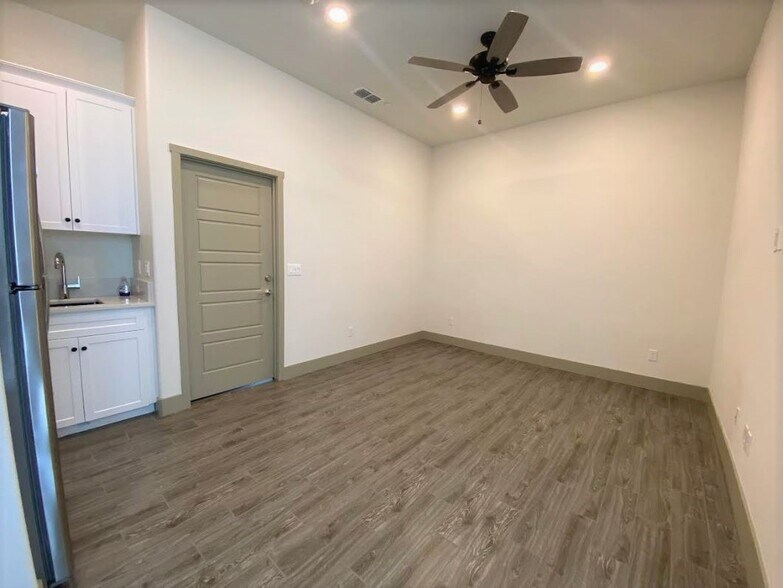 Building Photo - 2324 Aviles