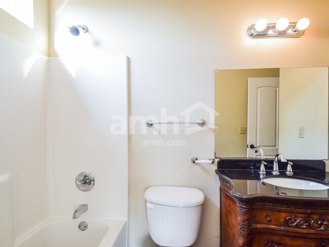 Building Photo - 2406 Lake Garden Dr