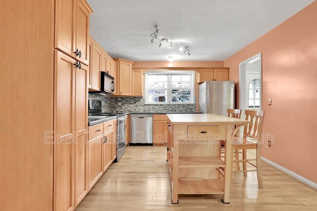 Building Photo - 184 Larkspur Ln