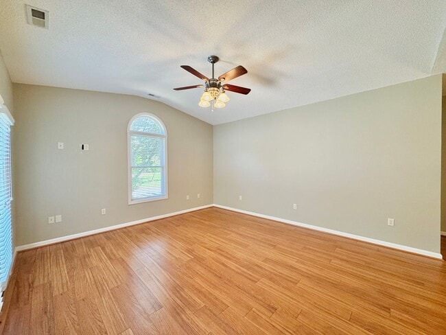 Building Photo - Beaver Creek 3 Bedroom/2 Bathroom Condo