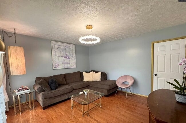 Building Photo - 22 King Arthur Pl