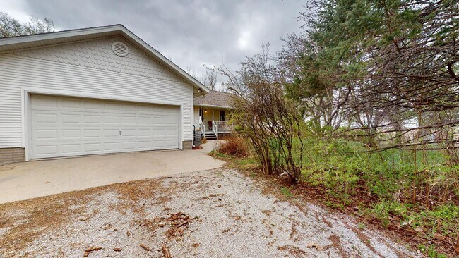 Building Photo - Beautiful Acreage