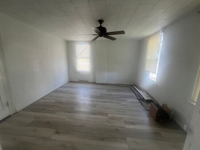 Building Photo - Updated Large 1 Bed/ 1 Bath in Gallipolis City