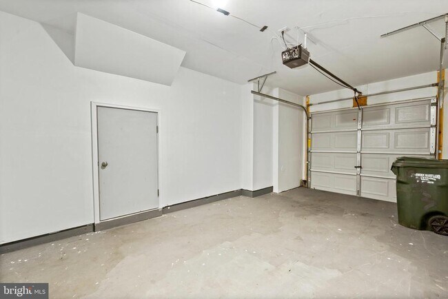 Building Photo - 23177 Ambrosia Ln