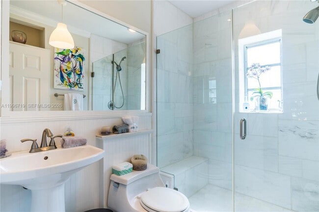 Building Photo - 1921 SW 18th Ave