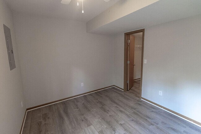 Building Photo - 2117 N Ballenger Ln