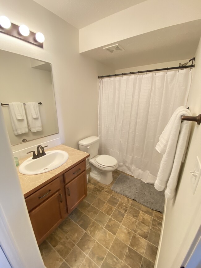 Basement Full Bathroom - 1280 SW Selway Ln