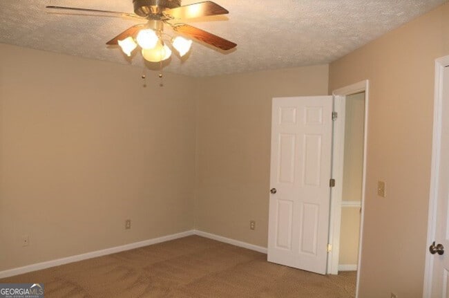 Building Photo - 102 Sauterne Way