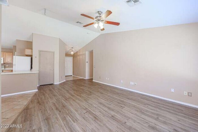 Building Photo - GREAT 3 bed, 2 bath home