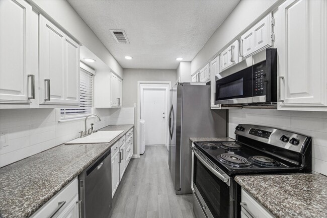 Building Photo - 4934 Deerwood Cir