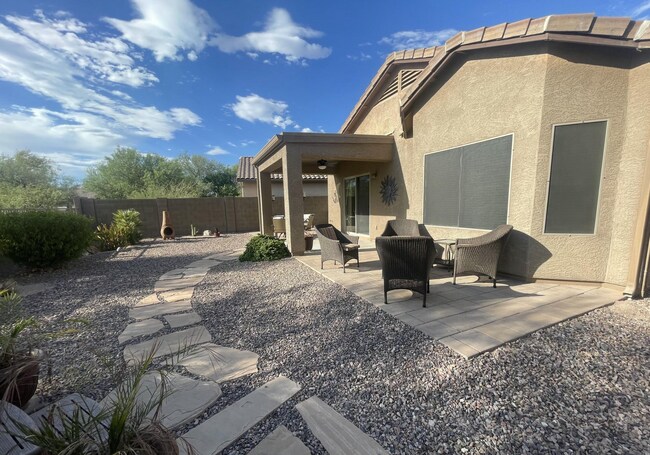 Building Photo - 2312 N Hudson Dr