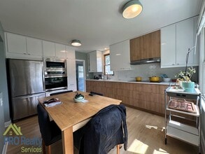 Building Photo - 3 Bedroom Home in Highland Park