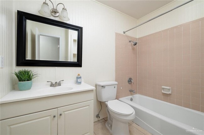 Building Photo - 11 Cardinal Ave