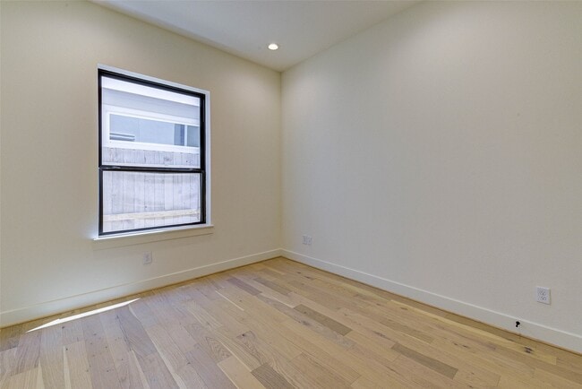 Building Photo - 1803 Dunlavy St