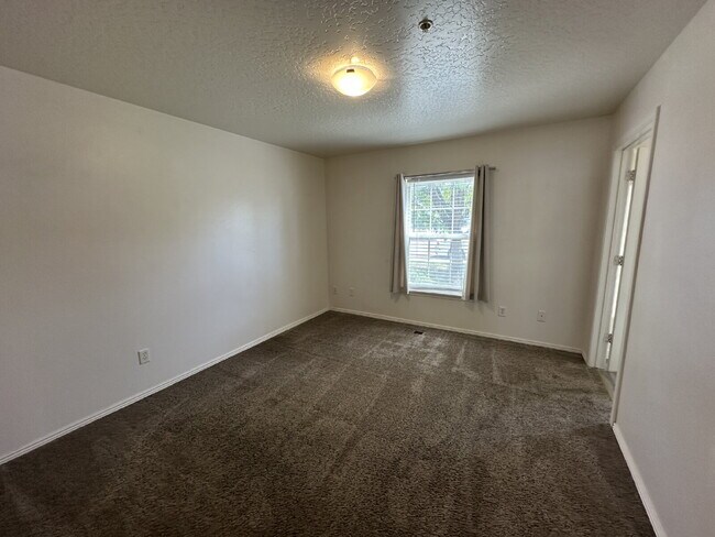 Building Photo - 114 Davis Ave
