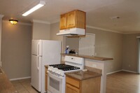Building Photo - Updated, Upstairs 2 Bedroom, 2 Bathroom Co...
