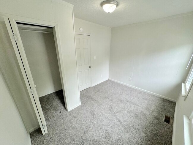 Building Photo - COME MEET YOUR NEW HOME! 2 BEDROOM APARTMENT IN PORTSMOUTH FOR RENT