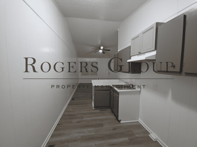 Building Photo - #450 - 208-210 Cooper St Duplex