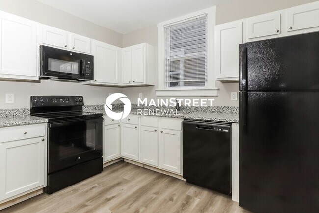 Building Photo - 4 Bedroom Pet-Friendly Home in Louisville, KY with Main Street Renewal