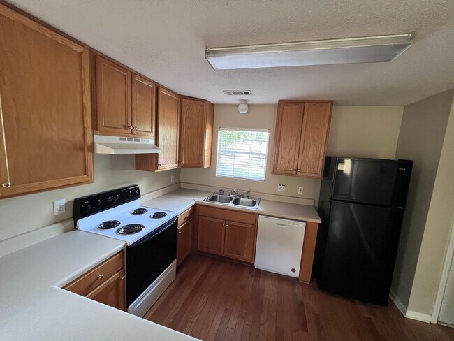 Building Photo - Jason 378-380