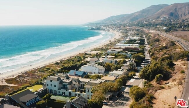 Building Photo - 6412 Lunita Rd