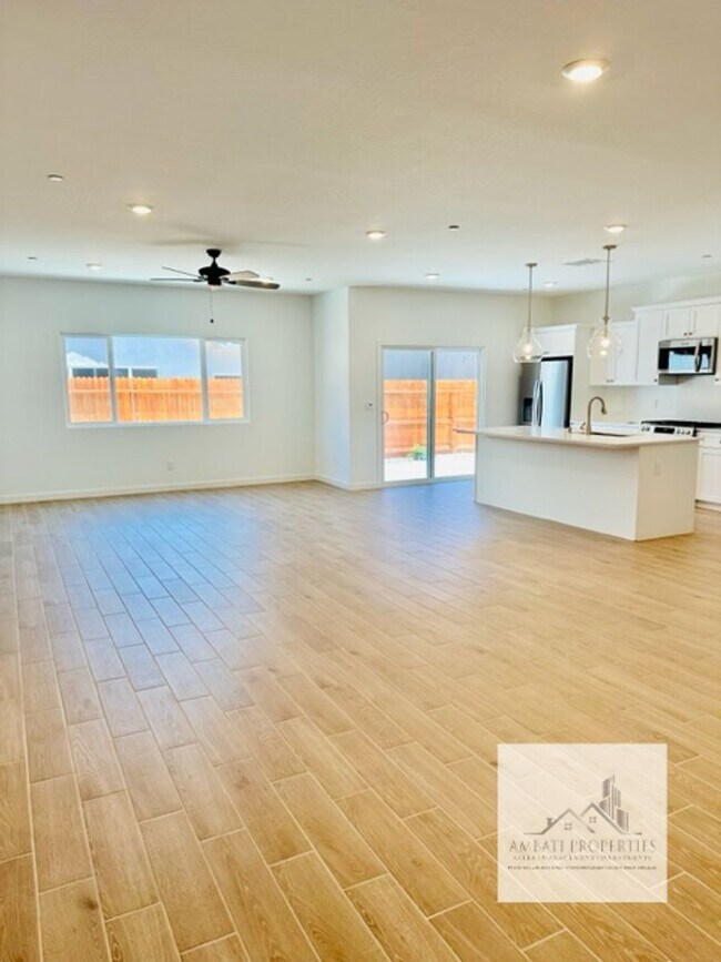 Building Photo - Stunning 3 Bedroom 2 Bath Home In Riverstone! SOLAR!