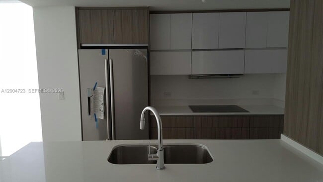 Building Photo - 600 NE 27th St