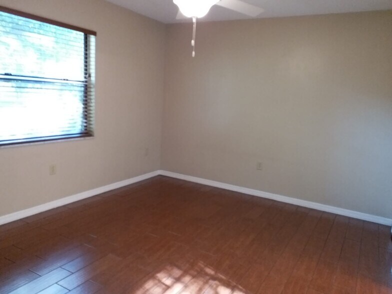 Building Photo - 1141 Deer Hollow Pl