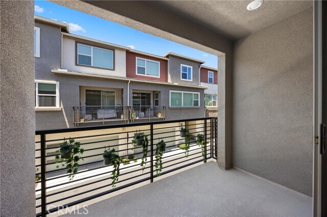 Building Photo - 275 Carmona