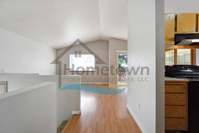 Building Photo - 4 Bedroom 2 Bathroom Home with Attached 2 ...