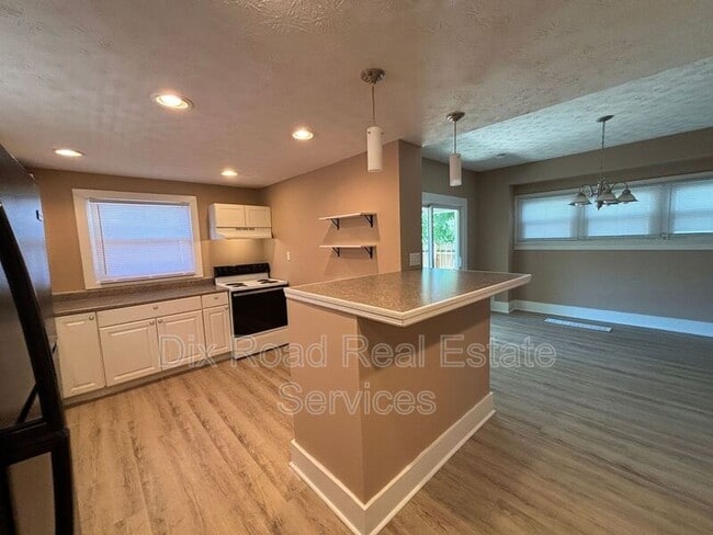 Building Photo - 217 Fernwood Ave