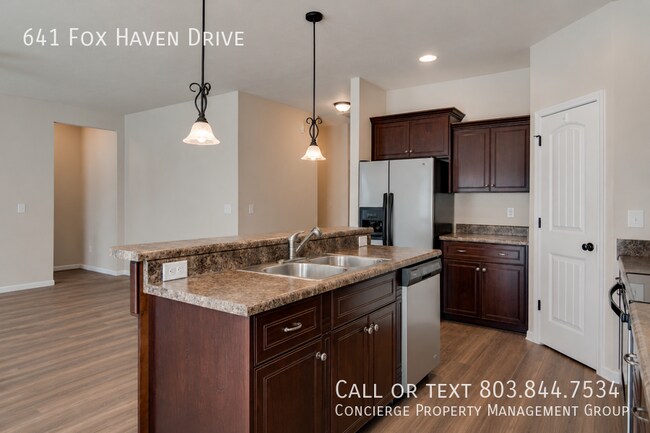 Building Photo - 641 Fox Haven Dr